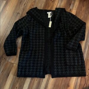 Max Studio Black and Gray Houndstooth Cape